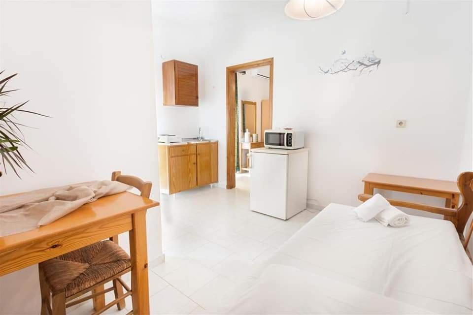 Michalis Litinas Apartments Agia Marina Dış mekan fotoğraf