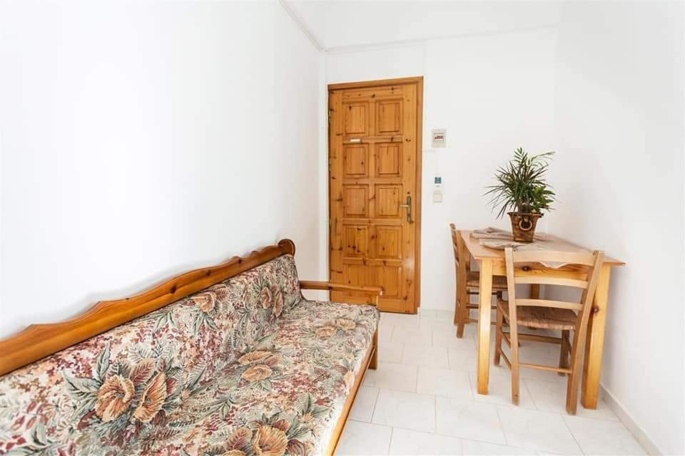 Michalis Litinas Apartments Agia Marina Dış mekan fotoğraf